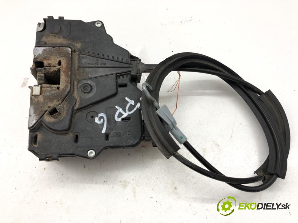 OPEL CORSA D liftback 2009 64 kW 1.4 (L08, L68) 1398 zámok dveře pravý přední část 13258274