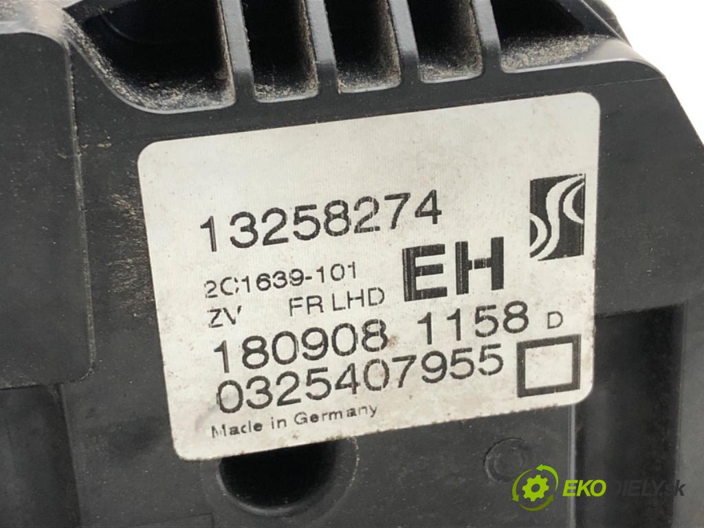 OPEL CORSA D liftback 2009 64 kW 1.4 (L08, L68) 1398 zámok dveře pravý přední část 13258274