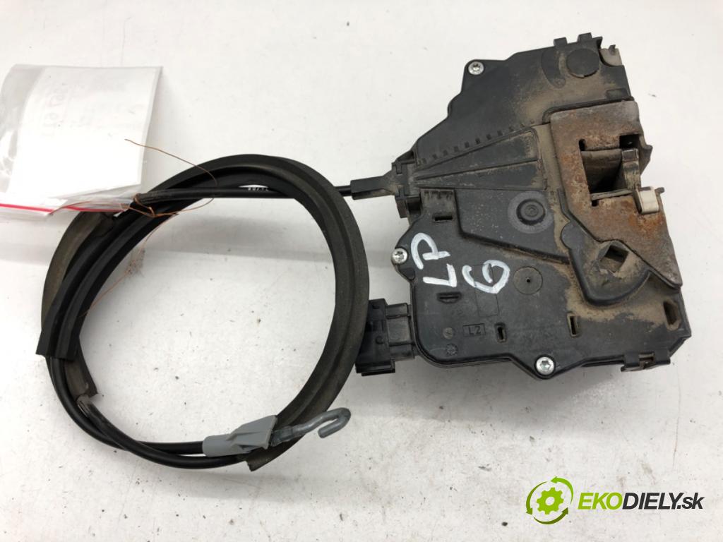 OPEL CORSA D liftback 2009 64 kW 1.4 (L08, L68) 1398 zámok dveře levý přední část 13258271