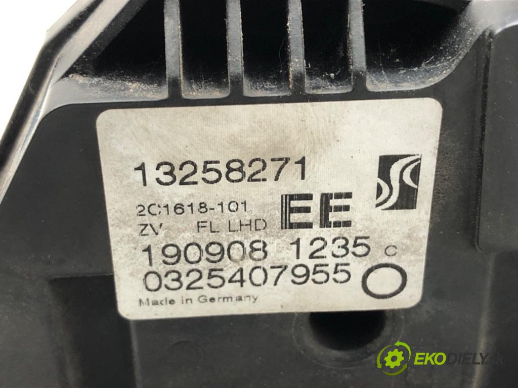 OPEL CORSA D liftback 2009 64 kW 1.4 (L08, L68) 1398 zámok dveře levý přední část 13258271