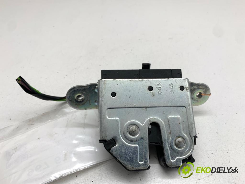 OPEL CORSA D liftback 2009 64 kW 1.4 (L08, L68) 1398 zámok dveří zadní část 13481535