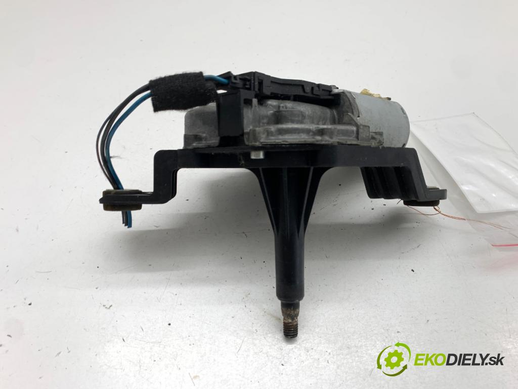OPEL CORSA D liftback 2009 64 kW 1.4 (L08, L68) 1398 motor stěračů zadní část 13163029