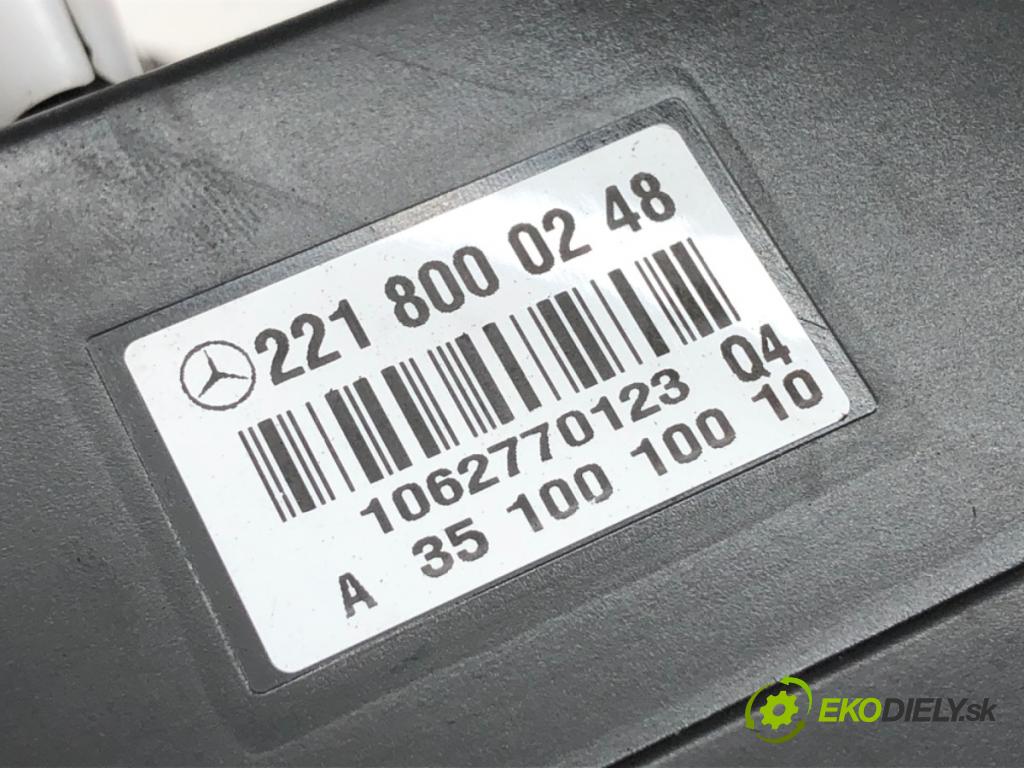 MERCEDES-BENZ W221 sedan 2006 173 kW S 320 CDI (221.022, 221.122) 2987 pumpa centrálneho zámku A2218000248 (Riadiaca jednotka centrálneho zámku)