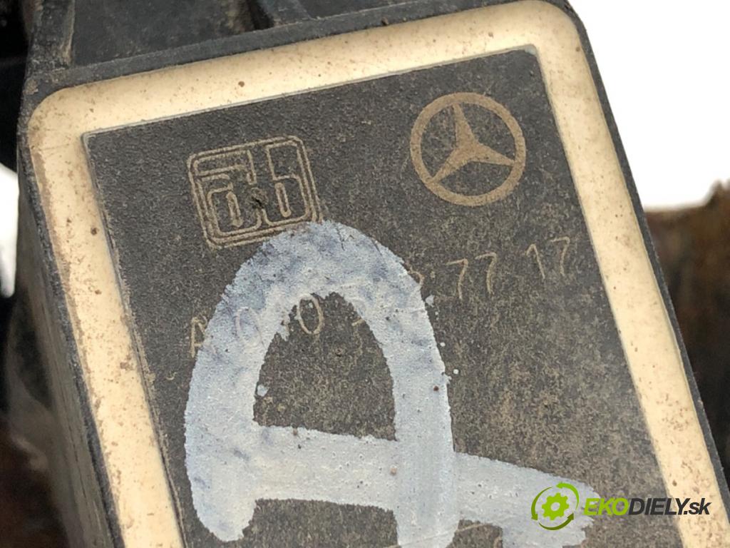 MERCEDES-BENZ W221 sedan 2006 173 kW S 320 CDI (221.022, 221.122) 2987 Snímač XENON ľavy predný A0105427717