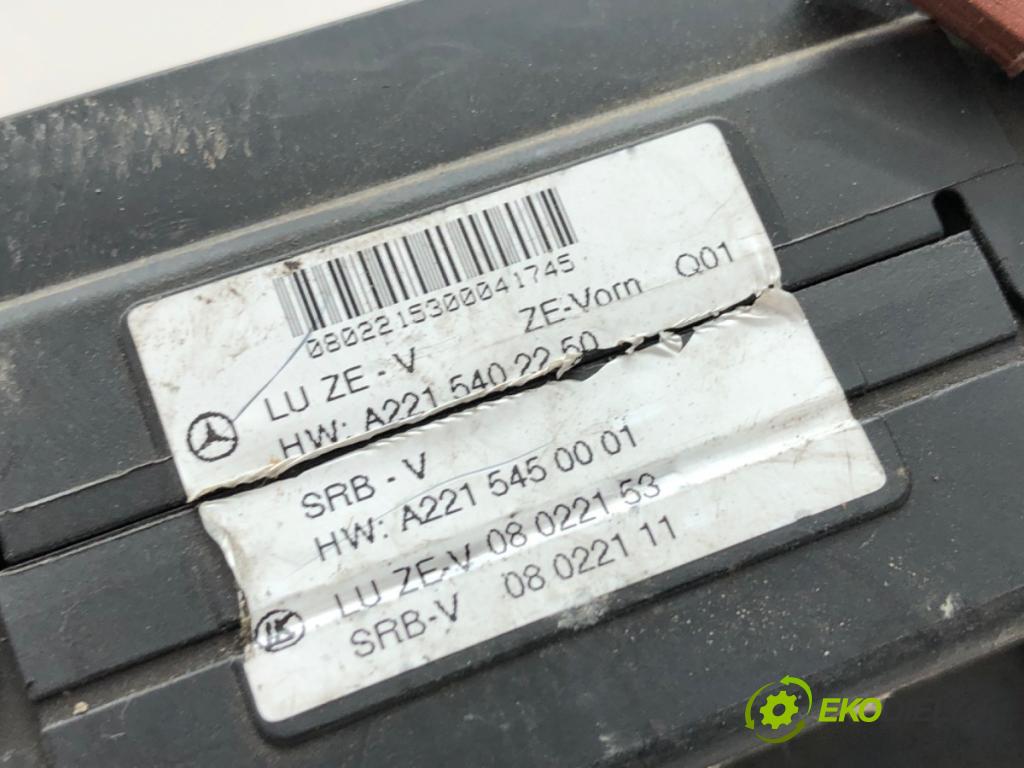 MERCEDES-BENZ W221 sedan 2006 173 kW S 320 CDI (221.022, 221.122) 2987 Skrinka poistková A2215402250 (Poistková skrinka)