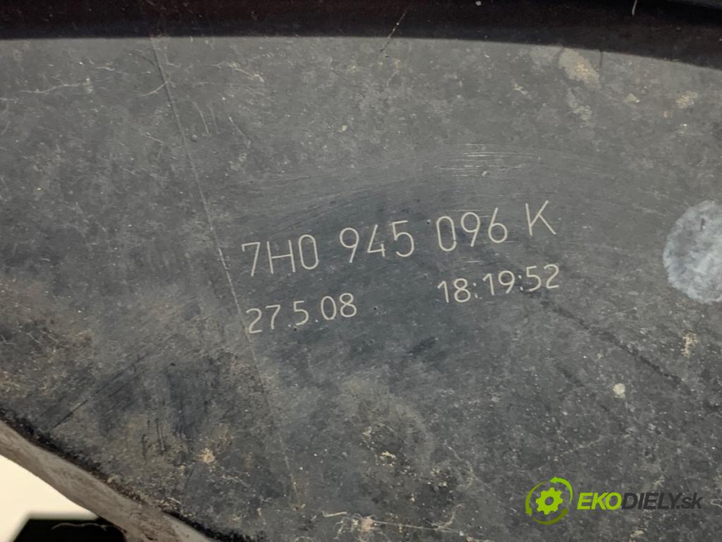 VW TRANSPORTER T5 Autobus 2008 96 kW 2.5 TDI 2461 světlo pravý zadní část 7H0945096K