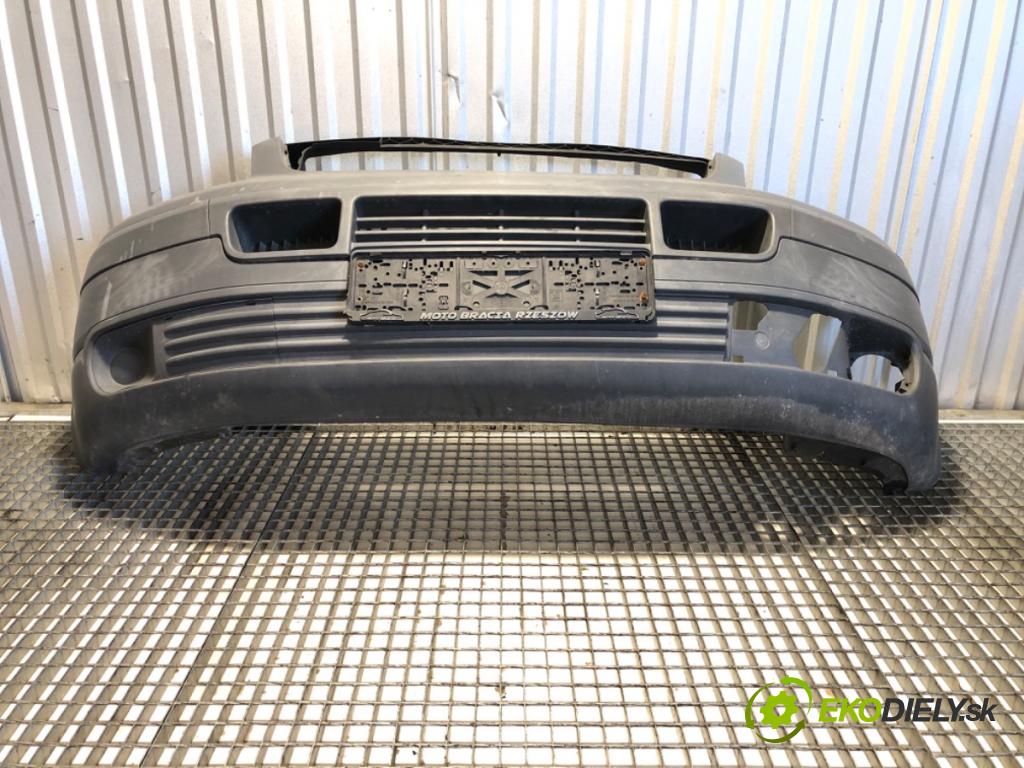 VW TRANSPORTER T5 Autobus 2008 96 kW 2.5 TDI 2461 nárazník přední část  (Klika dveří ostatní)