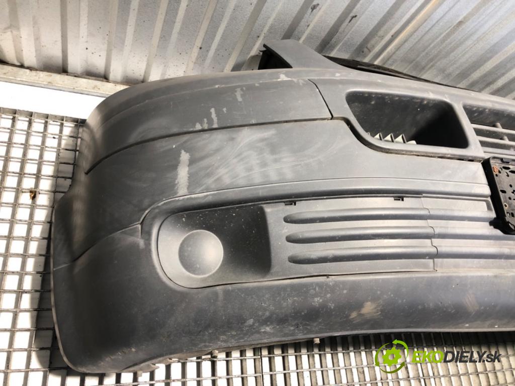 VW TRANSPORTER T5 Autobus 2008 96 kW 2.5 TDI 2461 nárazník přední část  (Klika dveří ostatní)