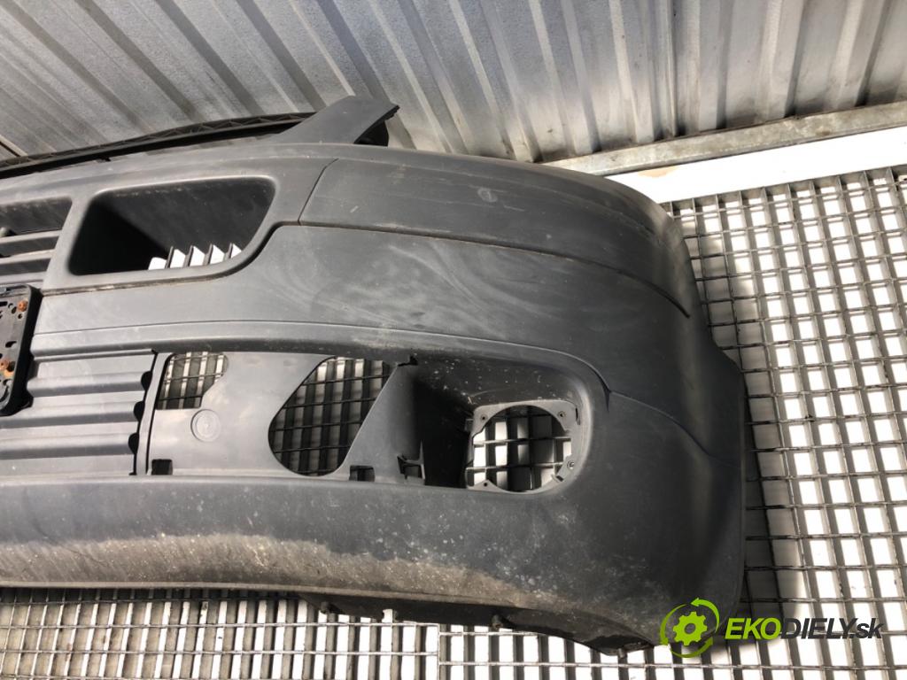 VW TRANSPORTER T5 Autobus 2008 96 kW 2.5 TDI 2461 nárazník přední část  (Klika dveří ostatní)