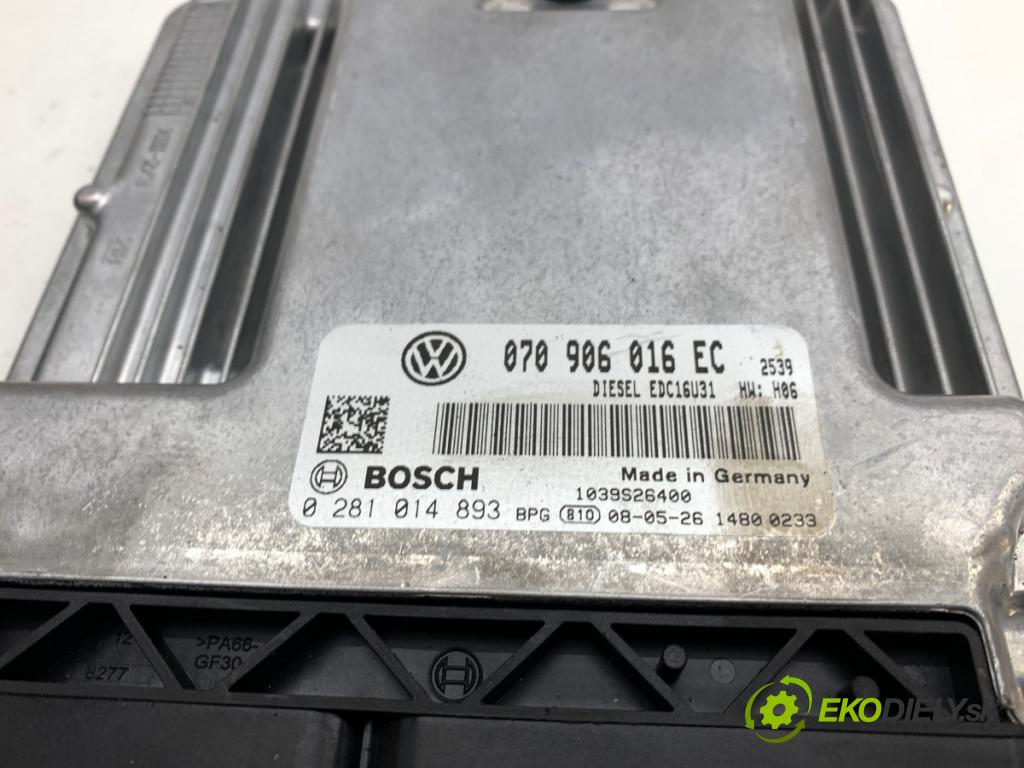 VW TRANSPORTER T5 Autobus 2008 96 kW 2.5 TDI 2461 řídící jednotka motora 070906016EC (Řídicí jednotka)