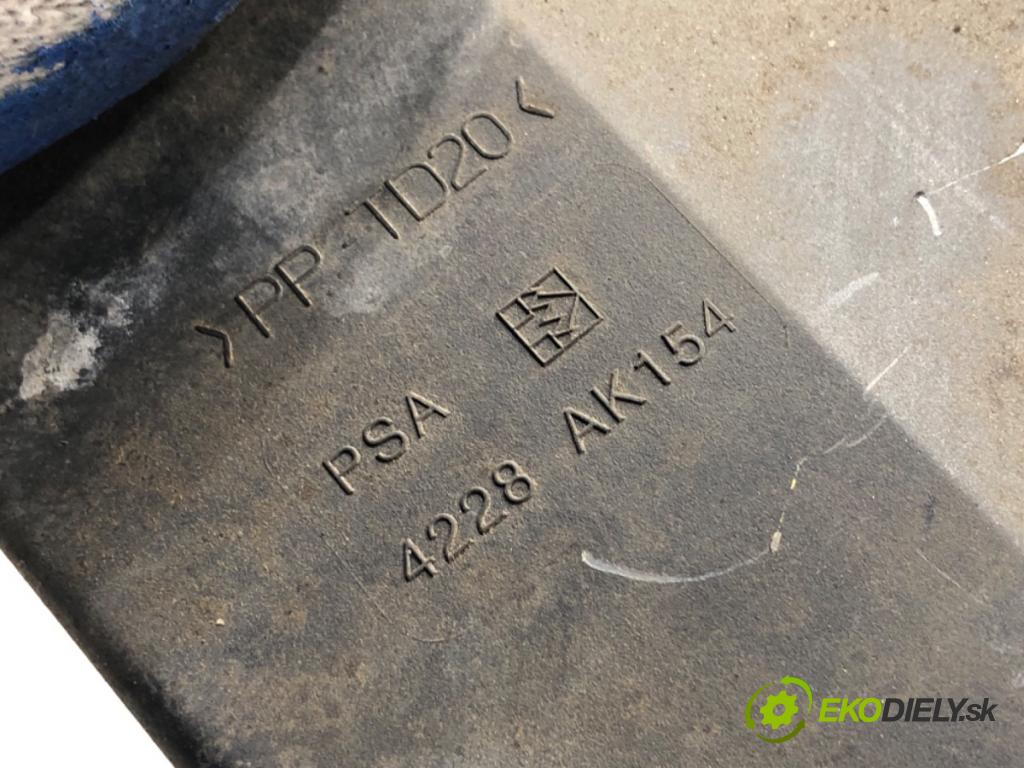 CITROEN C4 I liftback 2005 80 kW 1.6 16V 1587 filtr pylový 4228AK154