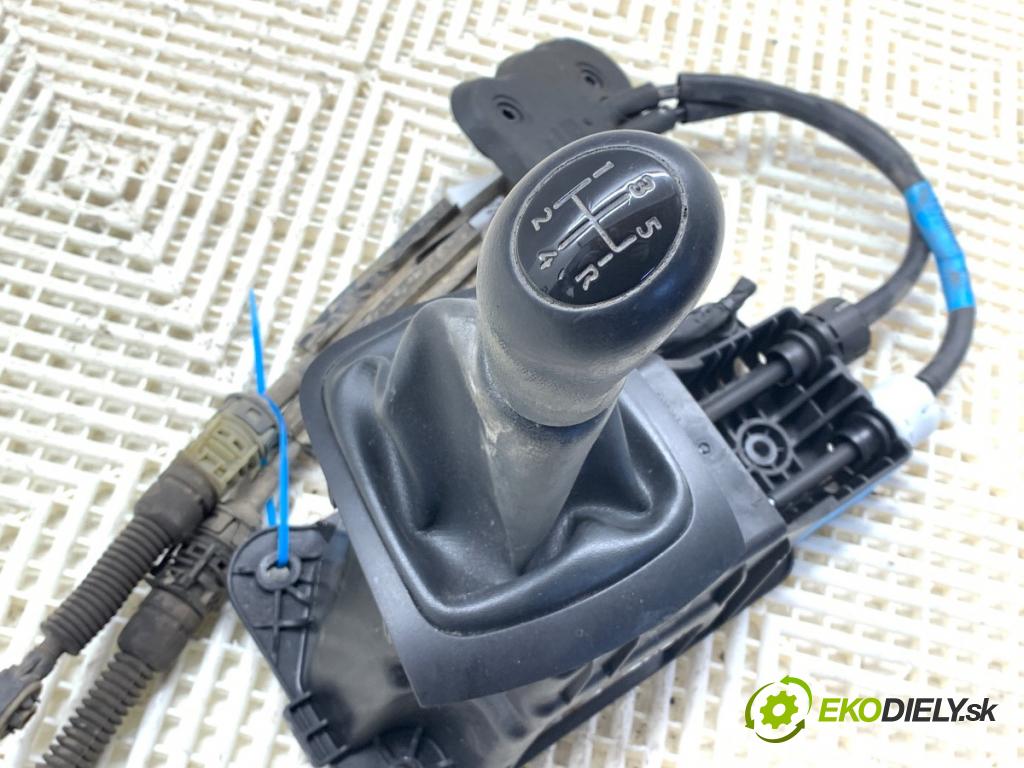 RENAULT MEGANE III liftback 2010 63 kW 1.5 dCi 1461 Kulisa 8200779125 (Rýchlostná páka (kulisa))
