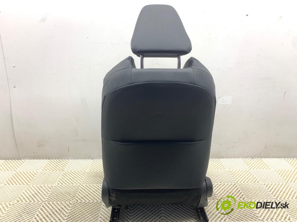 TOYOTA YARIS IV SUV 2022 68 kW 1.5 Hybrid (MXPJ10) 1490 Sedadlo pravy predný