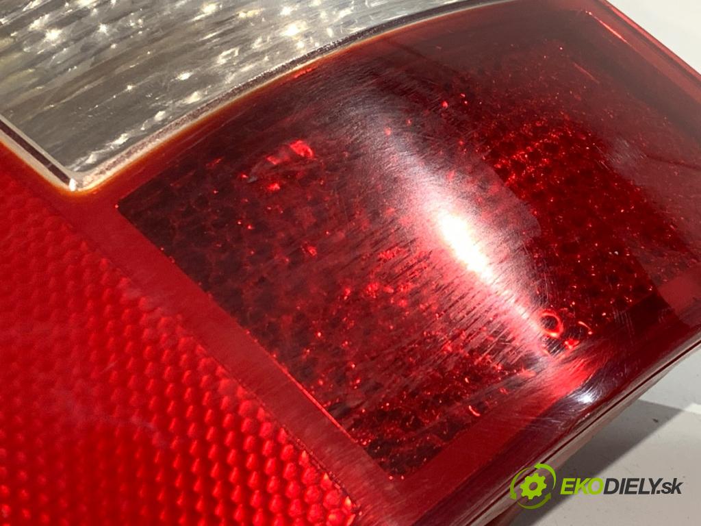AUDI A4 B6 sedan 2002 96 kW 1.9 TDI 1896 Svetlo ľavy zad