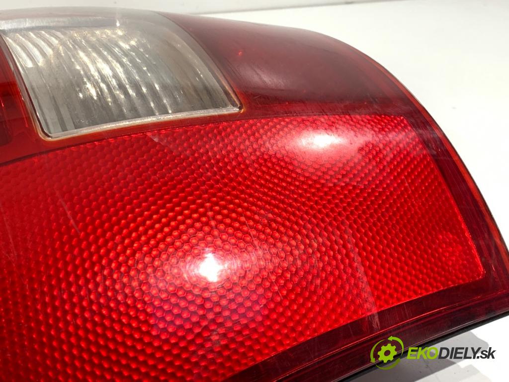 AUDI A4 B6 sedan 2002 96 kW 1.9 TDI 1896 Svetlo ľavy zad