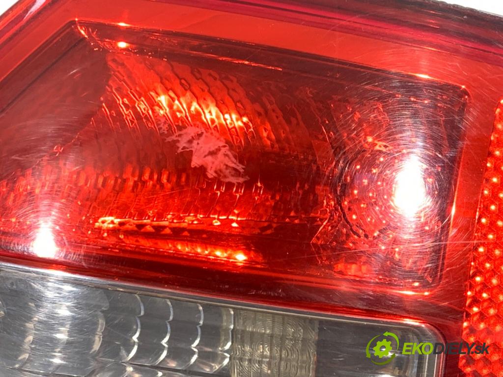 AUDI A4 B6 sedan 2002 96 kW 1.9 TDI 1896 Svetlo pravy zad 8E9945096