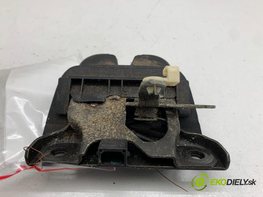 AUDI A4 B6 sedan 2002 96 kW 1.9 TDI 1896 zámok dverí zad 8E9827520