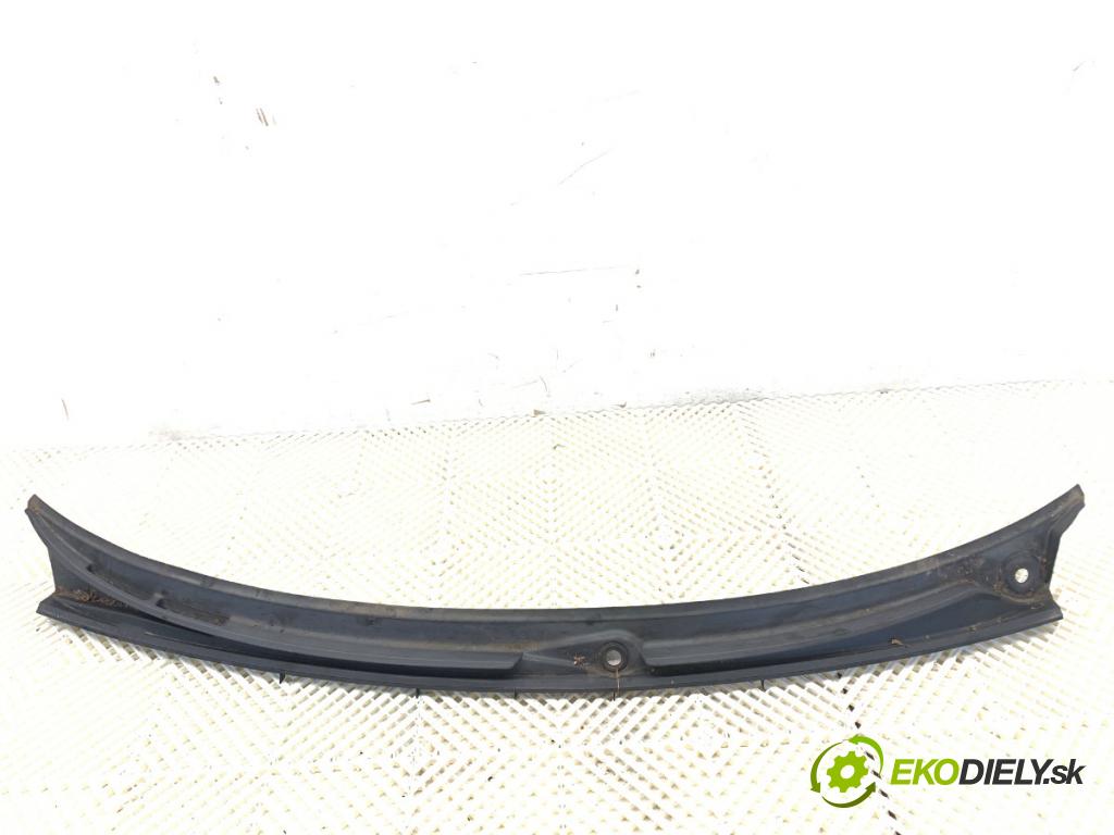 BMW E46 Kombi 2001 100 kW 320 d 1951 torpédo plast pod čelní okno 8208483 (Plast pod čelním sklem)