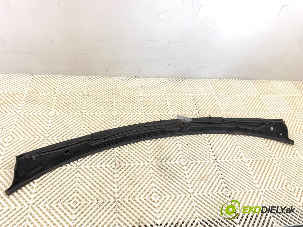 BMW E46 Kombi 2001 100 kW 320 d 1951 torpédo plast pod čelní okno 8208483 (Plast pod čelním sklem)