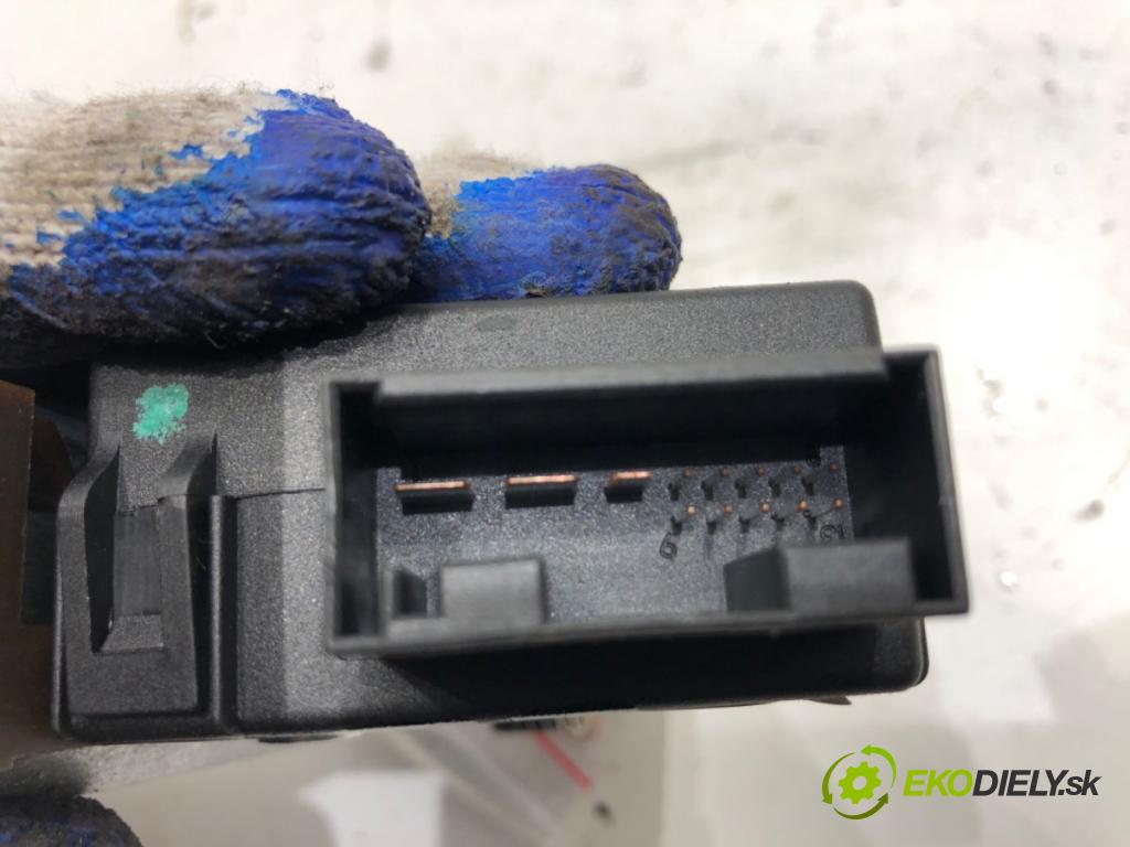 BMW E46 Kombi 2001 100 kW 320 d 1951 motor střešního okna 6910471