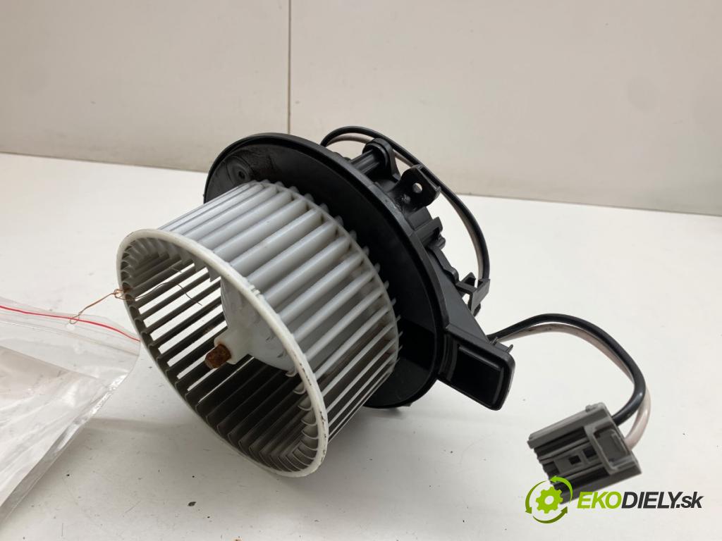 OPEL ASTRA K Kombi 2021 107 kW 1.2 Turbo (35) 1199 ventilátor kúrenia KG087001