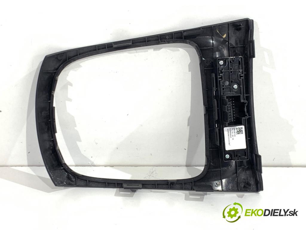 OPEL ASTRA K Kombi 2021 107 kW 1.2 Turbo (35) 1199 lišty kryt 13413015 (Lišta)