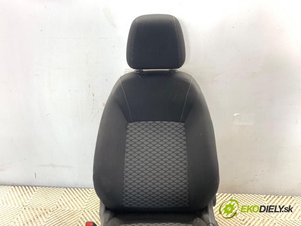 OPEL ASTRA K Kombi 2021 107 kW 1.2 Turbo (35) 1199 sedadlo levý přední část