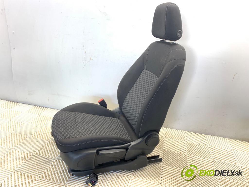 OPEL ASTRA K Kombi 2021 107 kW 1.2 Turbo (35) 1199 sedadlo levý přední část