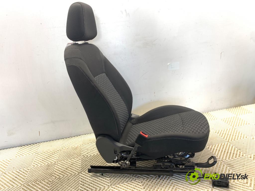 OPEL ASTRA K Kombi 2021 107 kW 1.2 Turbo (35) 1199 sedadlo levý přední část