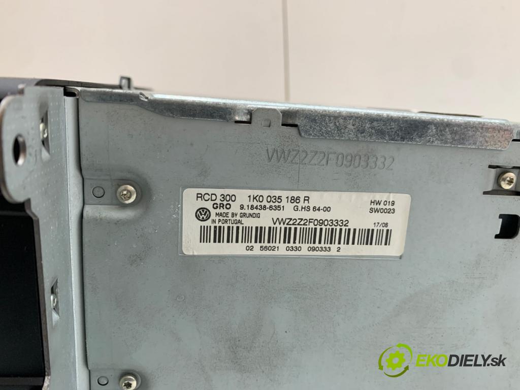 VW PASSAT B6 sedan 2006 77 kW 1.9 TDI 1896 RADIO 1K0035186R (Audio zariadenie)