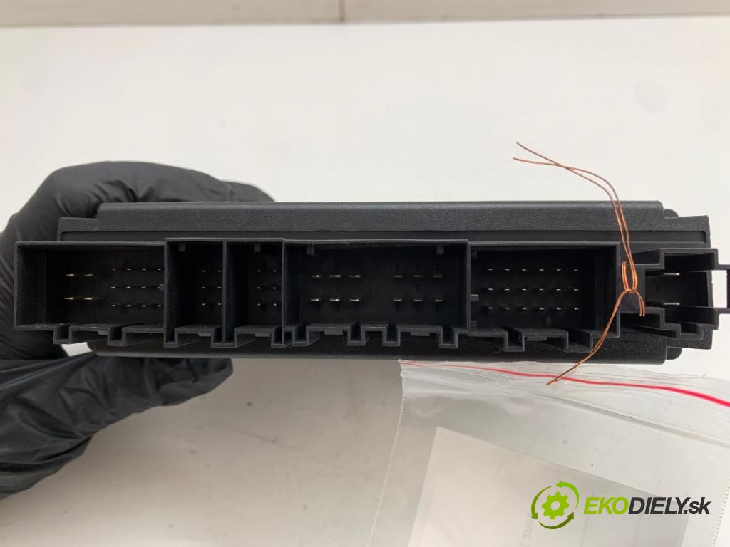 PORSCHE CAYENNE SUV 2003 250 kW S 4.5 4511 modul komfortu 7L5937049C (Komfortní modul)