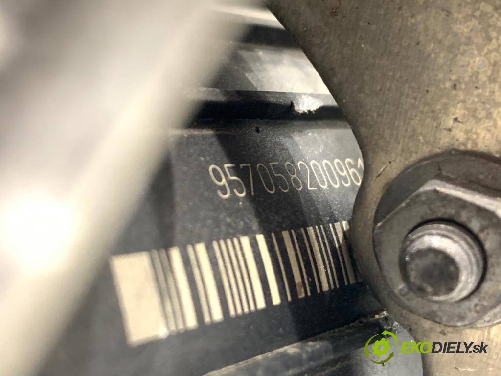 AUDI A8 D4 sedan 2012 368 kW 6.3 W12 quattro 6299 pumpa vzduchu sekundárního 4H0131837A (Topení, ventilace ostatní)
