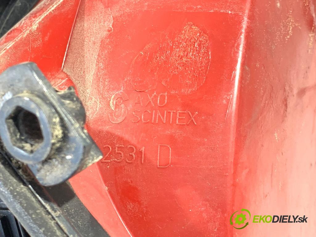 PEUGEOT 206 liftback 2003 44 kW 1.1 i 1124 světlo pravý zadní část