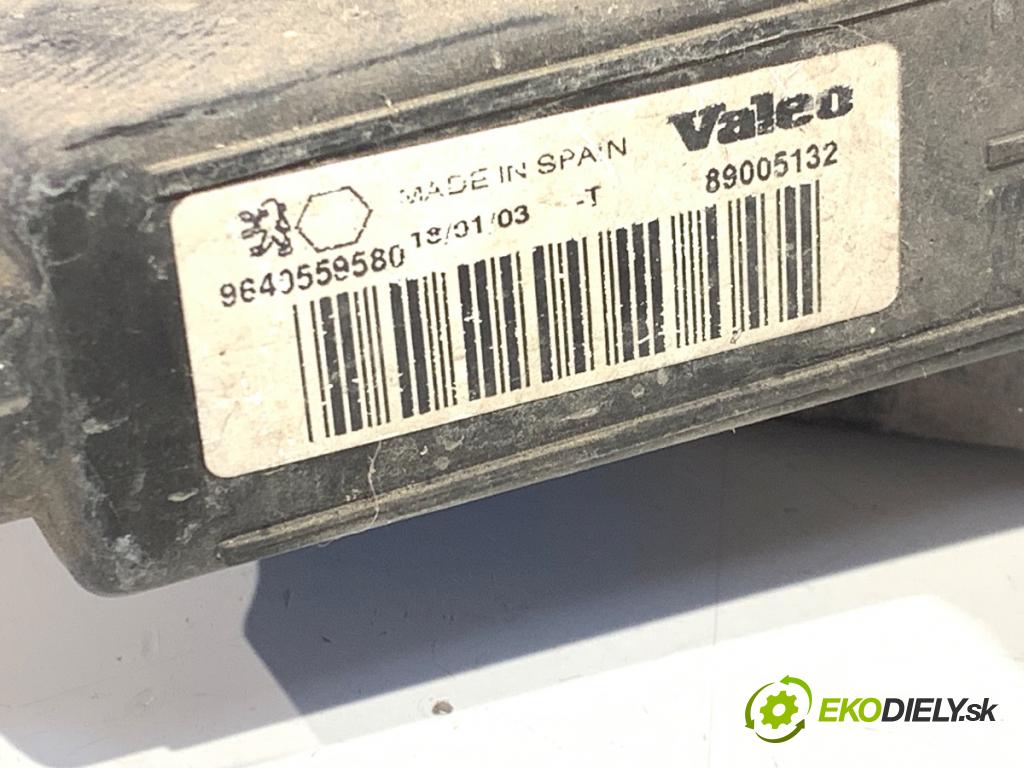 PEUGEOT 206 liftback 2003 44 kW 1.1 i 1124 světlomet levý přední část 9640559580