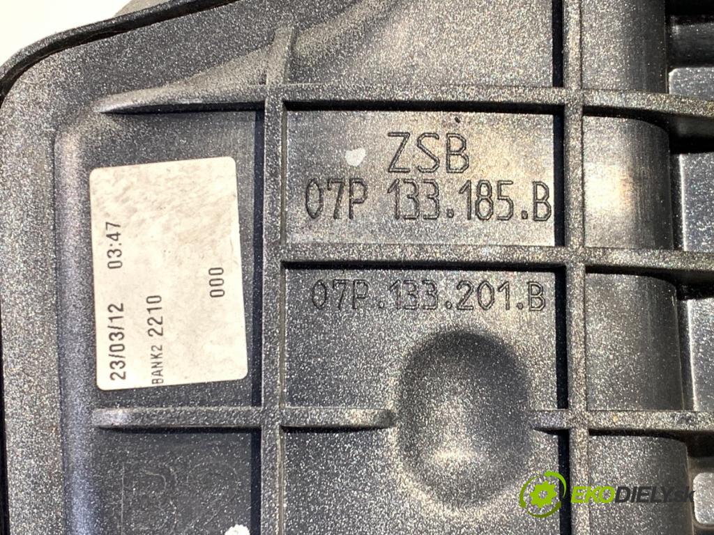 AUDI A8 D4 sedan 2012 368 kW 6.3 W12 quattro 6299 potrubí sání levý 07P133185B
