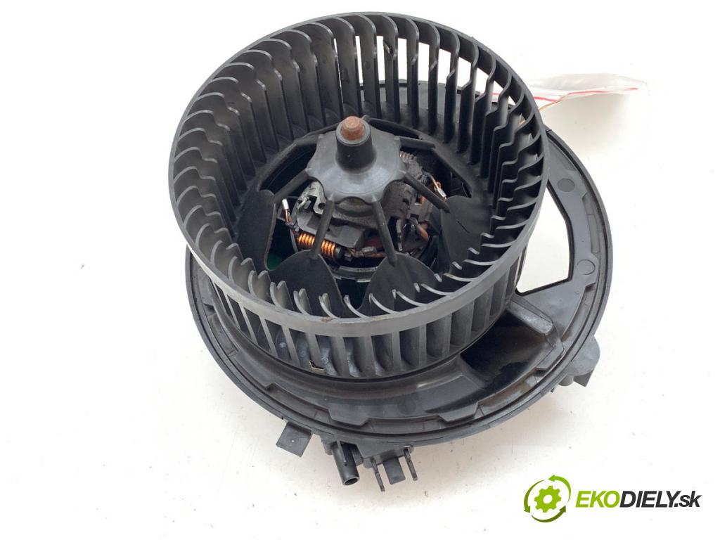 VW GOLF VII Kombi 2014 81 kW 1.6 TDI 1598 ventilátor kúrenia 5Q1819021B