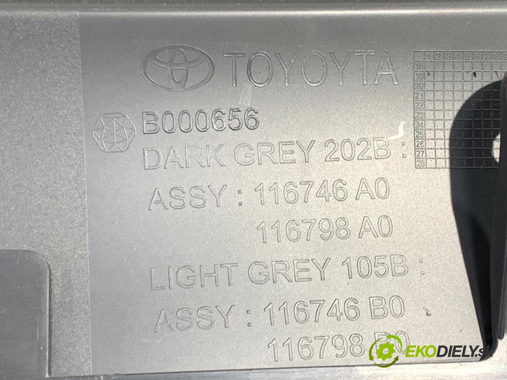TOYOTA YARIS IV SUV 2022 68 kW 1.5 Hybrid (MXPJ10) 1490 přihrádka kastlík spolujezdce  (Přihrádka (kastlík))