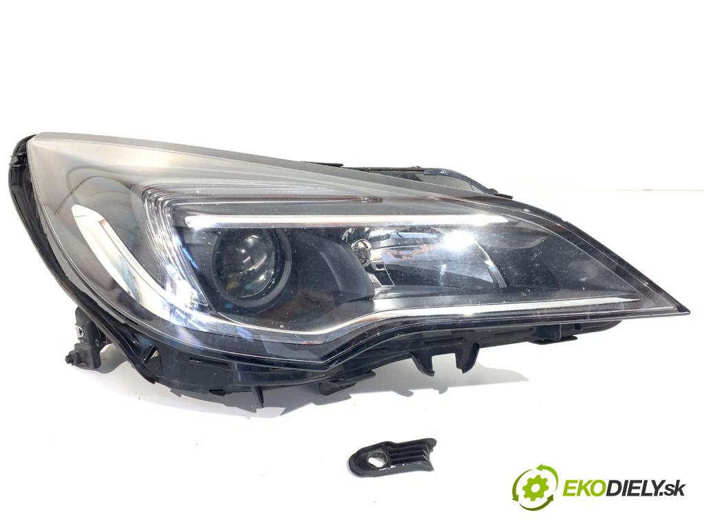 OPEL ASTRA K Kombi 2021 107 kW 1.2 Turbo (35) 1199 světlomet pravý přední část 39158006