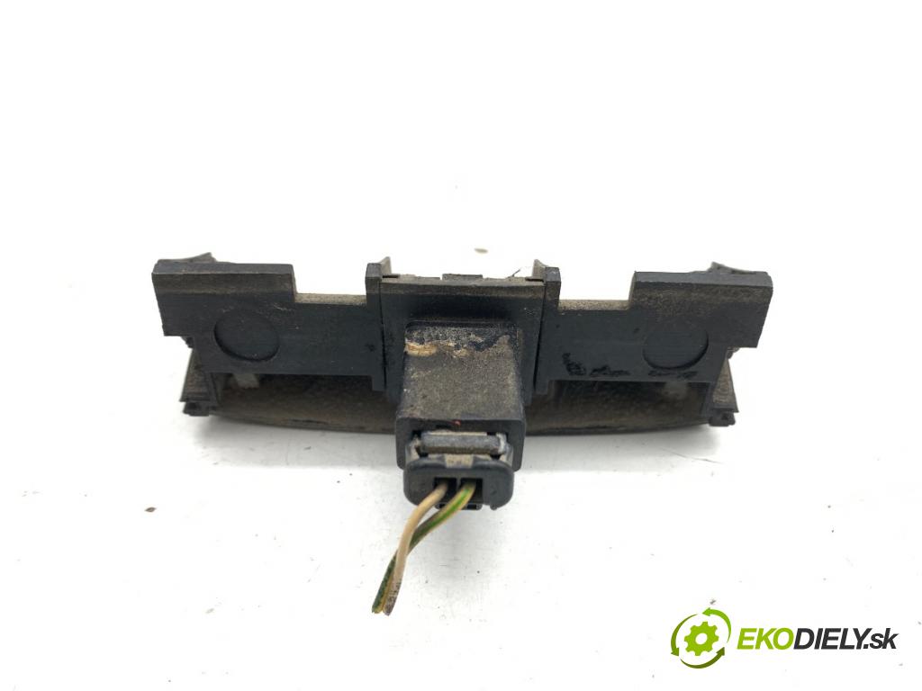 PEUGEOT 307 liftback 2007 80 kW 1.6 HDi 110 1560 klika dveří zadní část