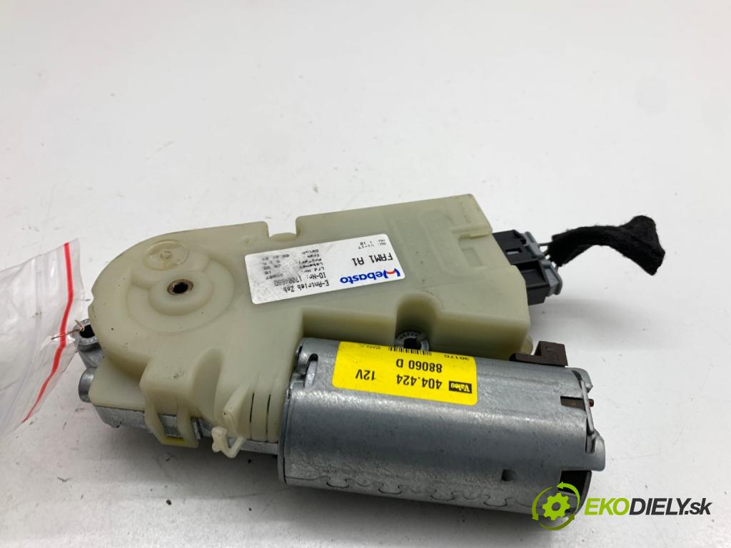 PEUGEOT 307 liftback 2007 80 kW 1.6 HDi 110 1560 motor střešního okna 404424