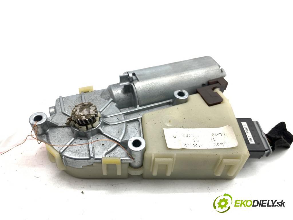 PEUGEOT 307 liftback 2007 80 kW 1.6 HDi 110 1560 motor střešního okna 404424