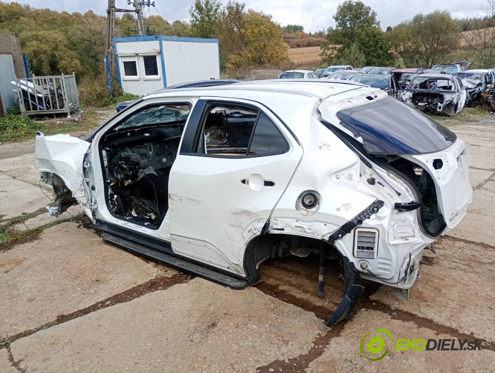 TOYOTA YARIS IV SUV 2022 68 kW 1.5 Hybrid (MXPJ10) 1490 KAROSERIA ČTVRŤÁK blatník práh střecha PODŁUŻNICA 