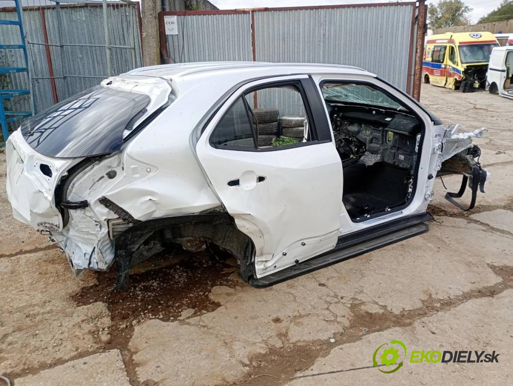 TOYOTA YARIS IV SUV 2022 68 kW 1.5 Hybrid (MXPJ10) 1490 KAROSERIA ČTVRŤÁK blatník práh střecha PODŁUŻNICA