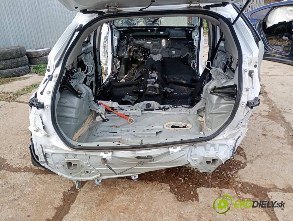 TOYOTA YARIS IV SUV 2022 68 kW 1.5 Hybrid (MXPJ10) 1490 KAROSERIA ČTVRŤÁK blatník práh střecha PODŁUŻNICA