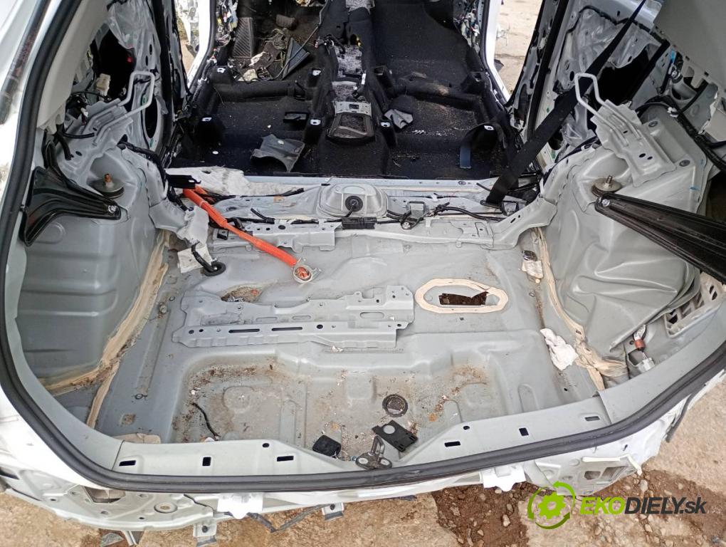 TOYOTA YARIS IV SUV 2022 68 kW 1.5 Hybrid (MXPJ10) 1490 KAROSERIA ČTVRŤÁK blatník práh střecha PODŁUŻNICA