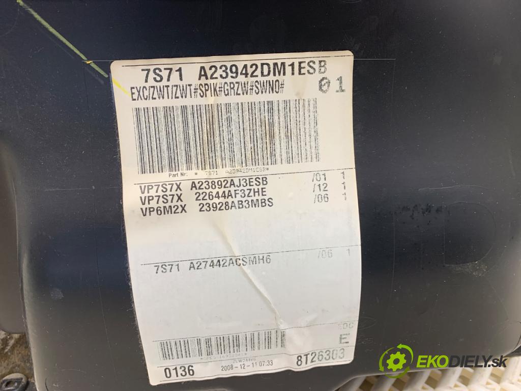 FORD MONDEO MK4 liftback 2008 74 kW 1.8 TDCi 1753 čalúnenie Dvere pravy predný