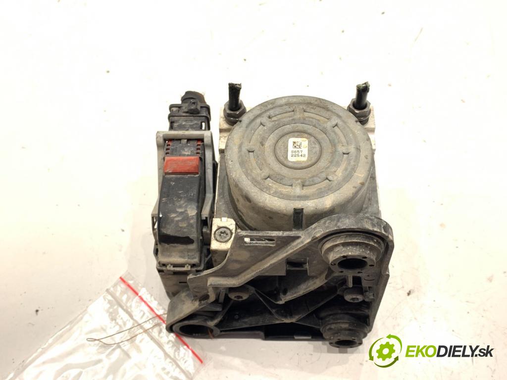 VW GOLF VII Kombi 2014 81 kW 1.6 TDI 1598 pumpa ABS 5Q0614517K (Pumpa ABS)