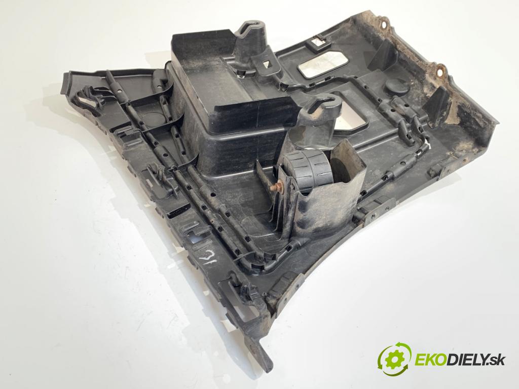 BMW F36 coupe 2020 135 kW 420 i xDrive 1998 úchyt nárazníka pravý zadní část 7428732