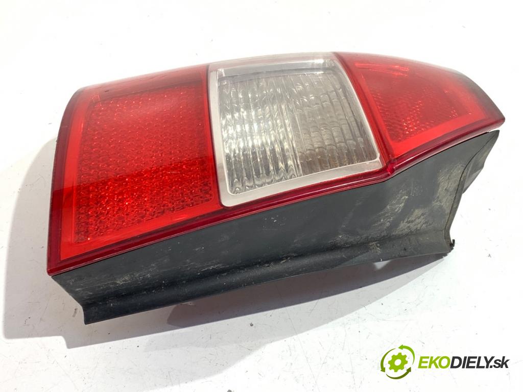 AUDI A4 B6 Kombi 2002 96 kW 1.9 TDI 1896 světlo levý zadní část