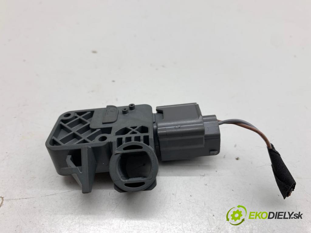 RENAULT MEGANE III Kombi 2014 81 kW 1.5 dCi (KZ09, KZ0D, KZ1G, KZ29, KZ14, KZ1W, KZ10, KZ1F,... 1461 Snímač nárazu 988300005R (Snímač nárazu)
